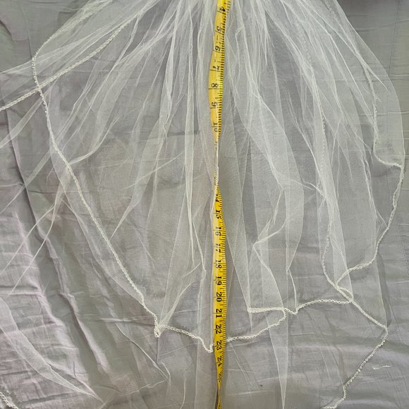 NWOT 2 Tiers elbow length wedding veil with beaded edges, White - Picture 3 of 5